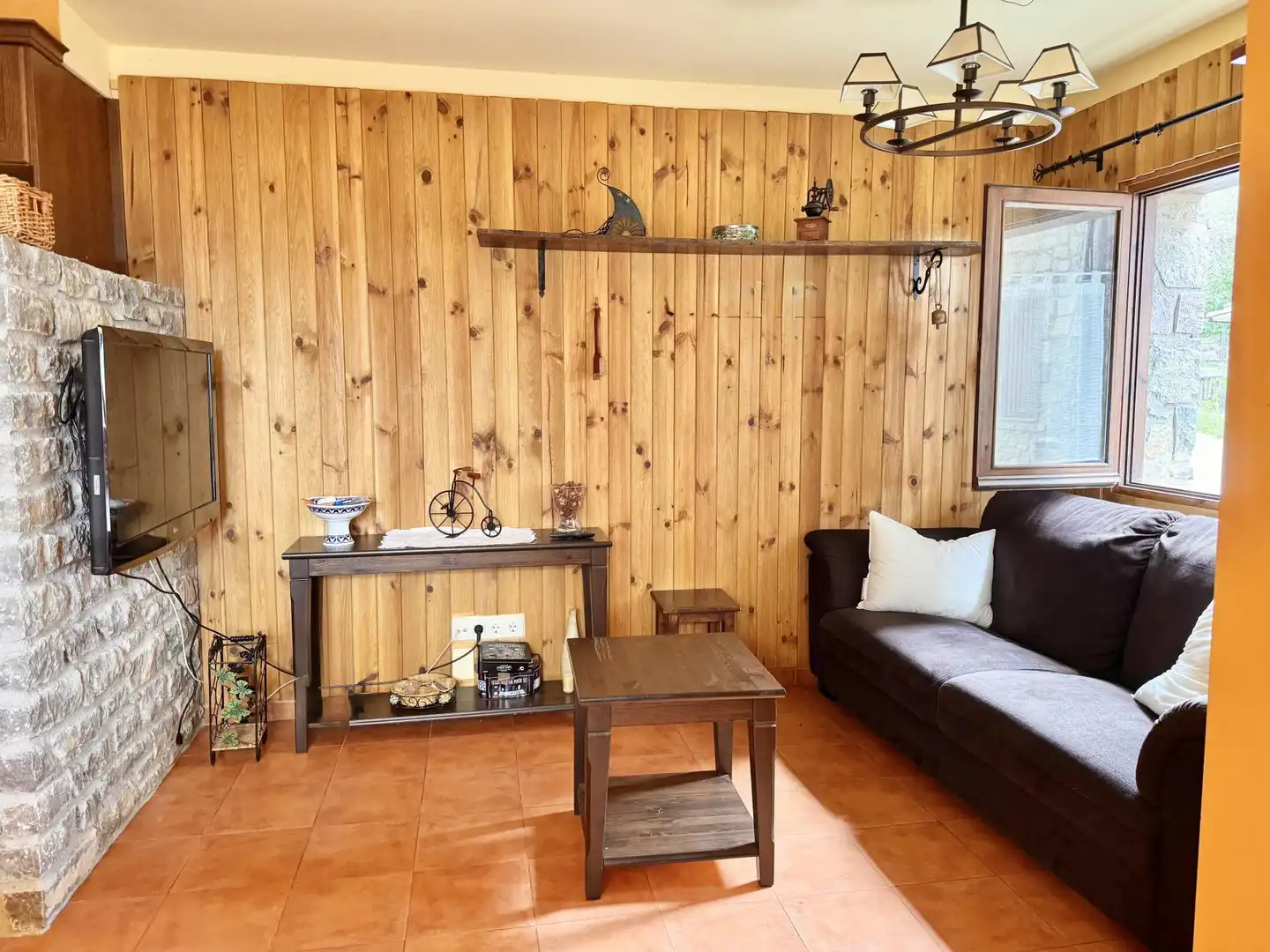 Sala de estar de Casa o chalet en venta en Castellar de n'Hug con Calefacción, Terraza y Amueblado