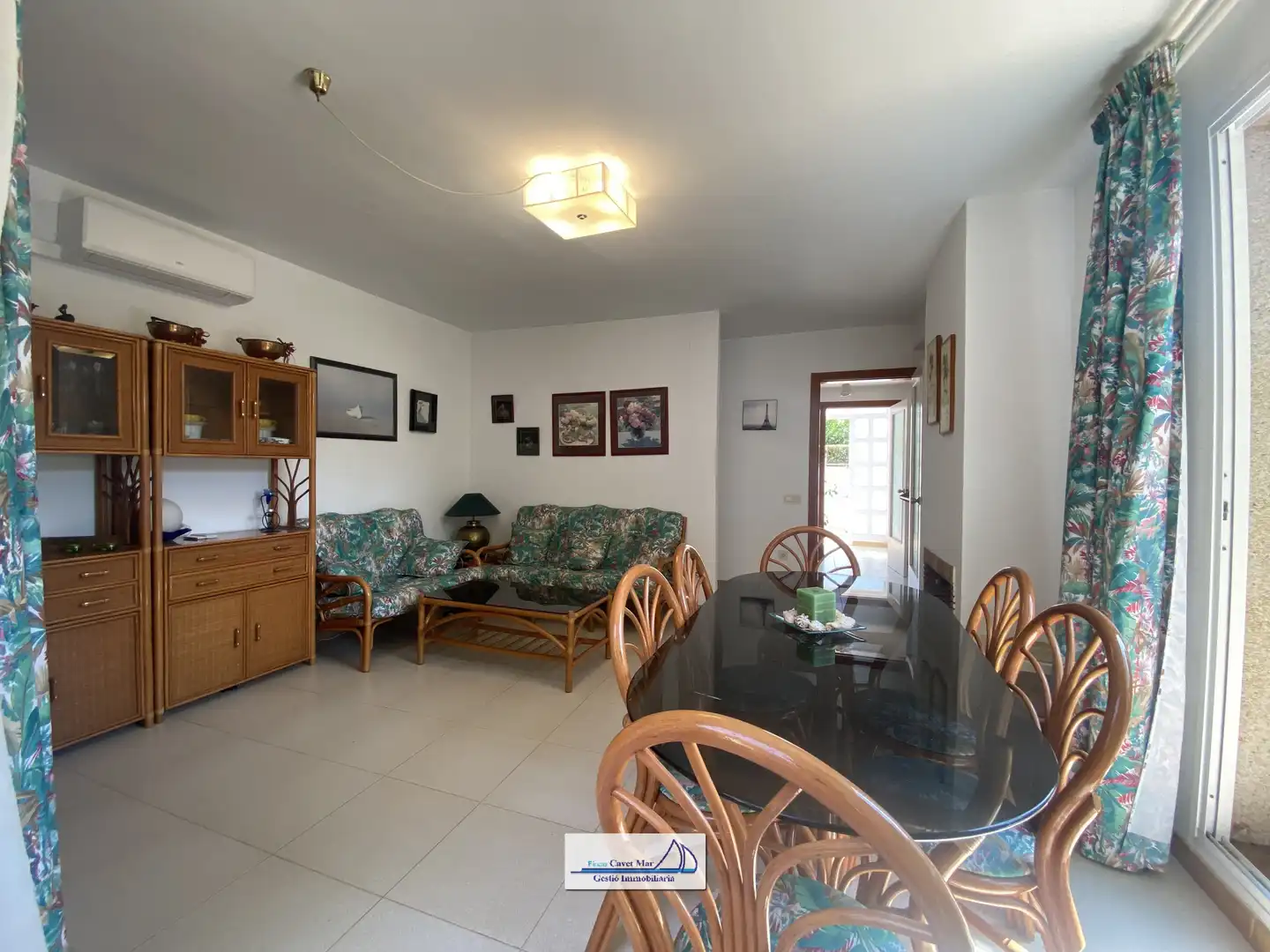 Sala d'estar de Casa adosada en venda en Cambrils amb Aire condicionat, Calefacció i Jardí privat