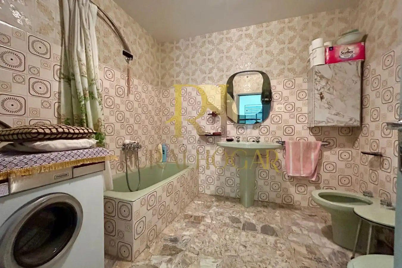 Bathroom of Houses for sale in Villazala  with Storage room
