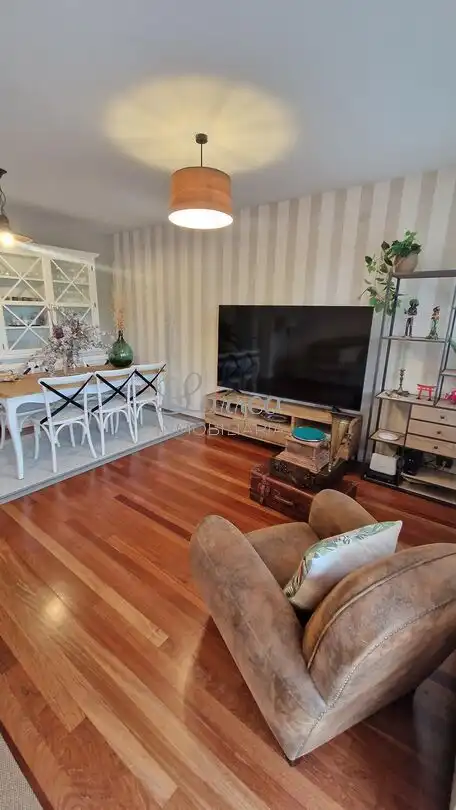 Sala d'estar de Casa adosada en venda en Sopela amb Calefacció, Jardí privat i Terrassa