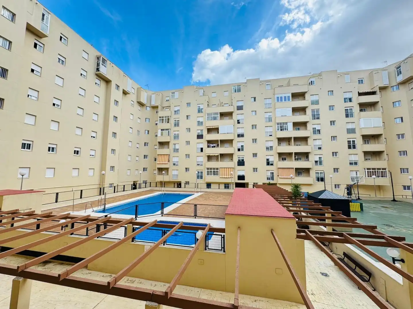 Swimming pool of Flat for sale in Algeciras