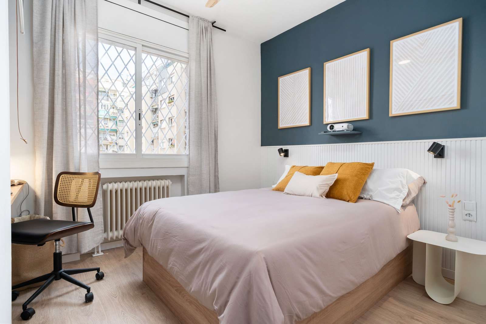 Bedroom of Flat to share in  Barcelona Capital  with Air Conditioner, Heating and Terrace