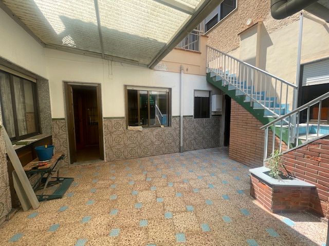 Casa adosada en venda en Alicante / Alacant amb Terrassa, Moblat i Balcó