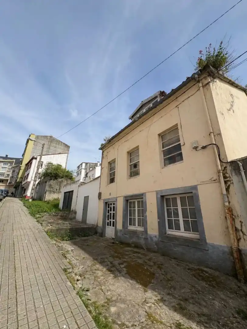 Vista exterior de Casa adosada en venda en Ferrol amb Terrassa