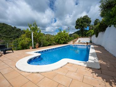 Detached house with pool for sale in Carrer Pirineus