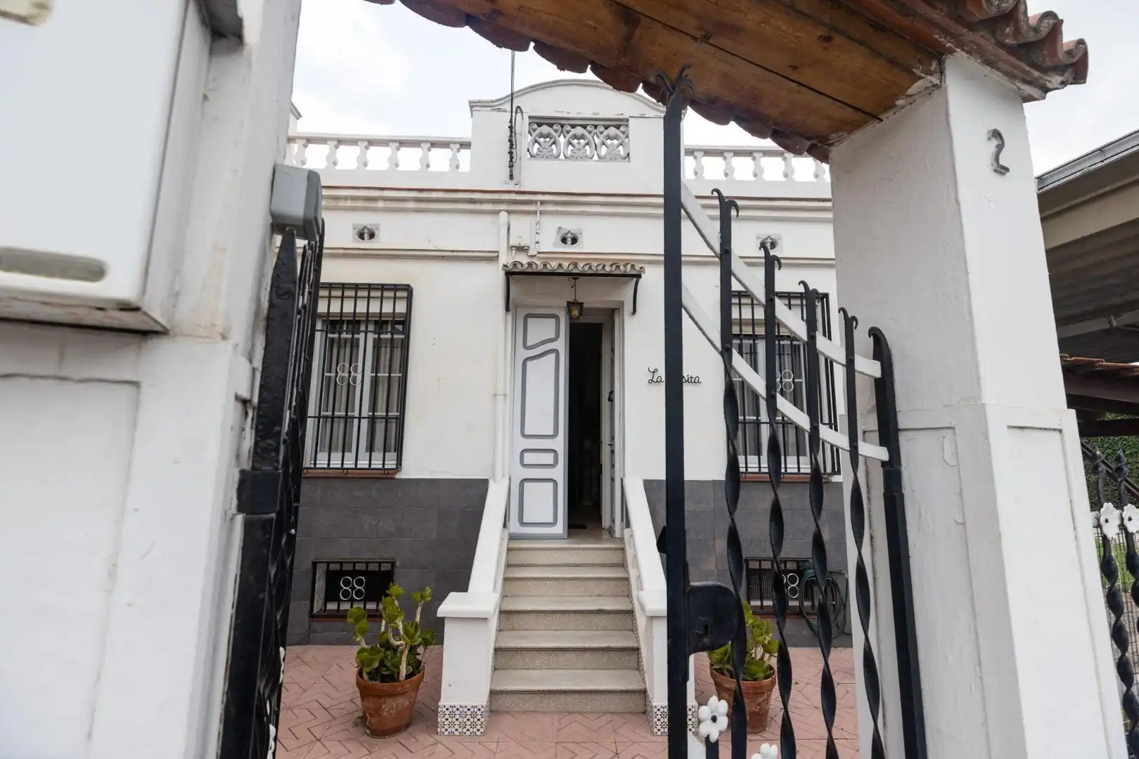 Vista exterior de Casa o xalet en venda en Montcada i Reixac amb Aire condicionat, Calefacció i Jardí privat