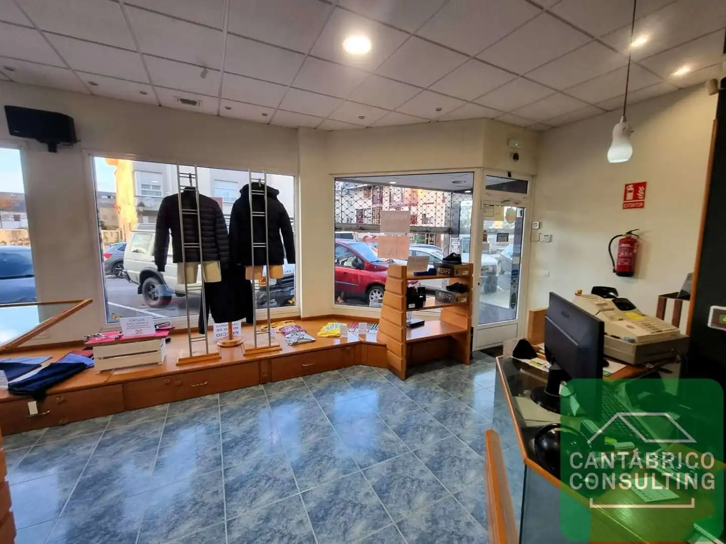 Local en venta en El Franco 