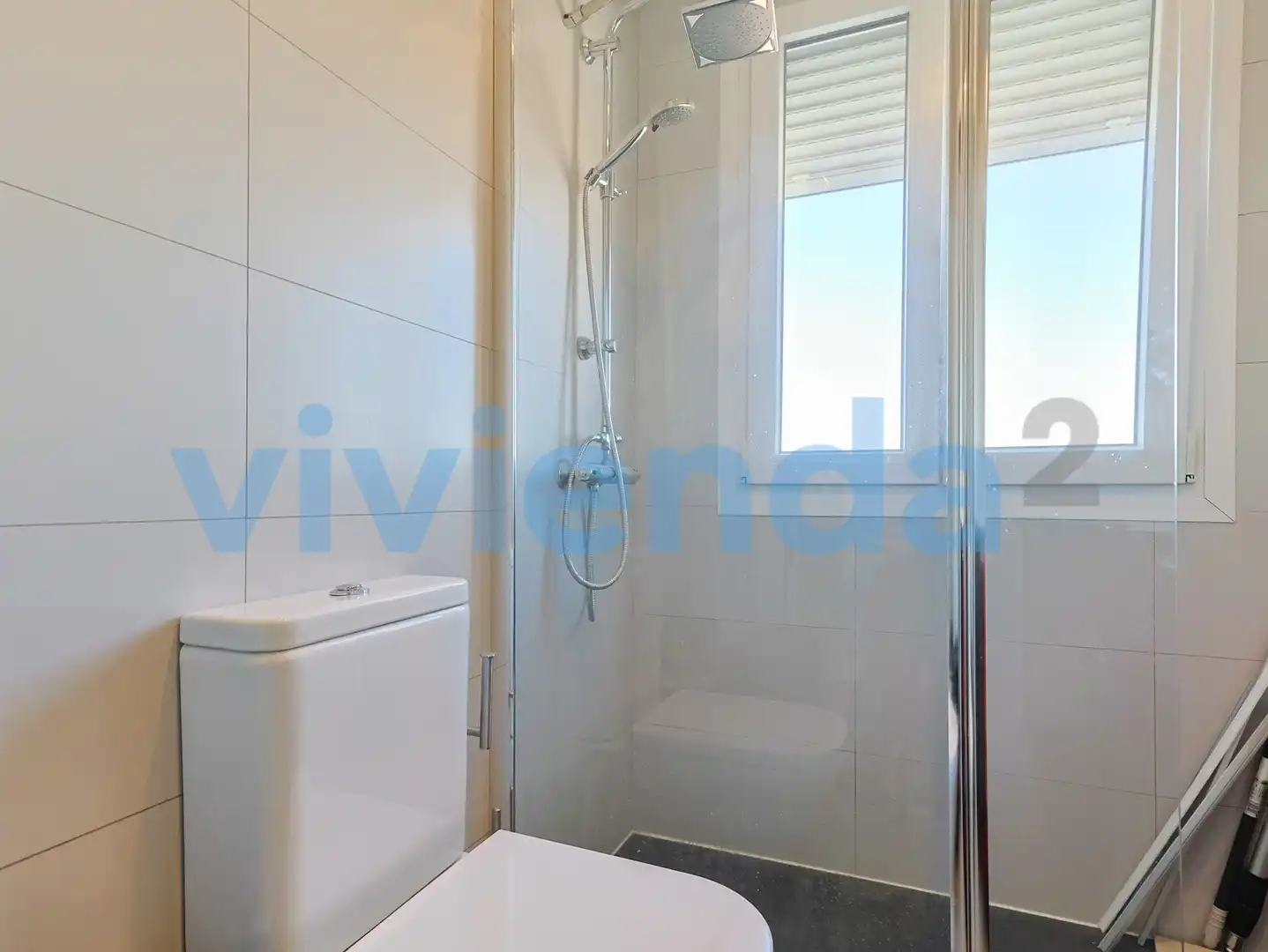 Badezimmer von Dachboden zum Verkauf in Madrid mit Klimaanlage, Heizung und Terrasse