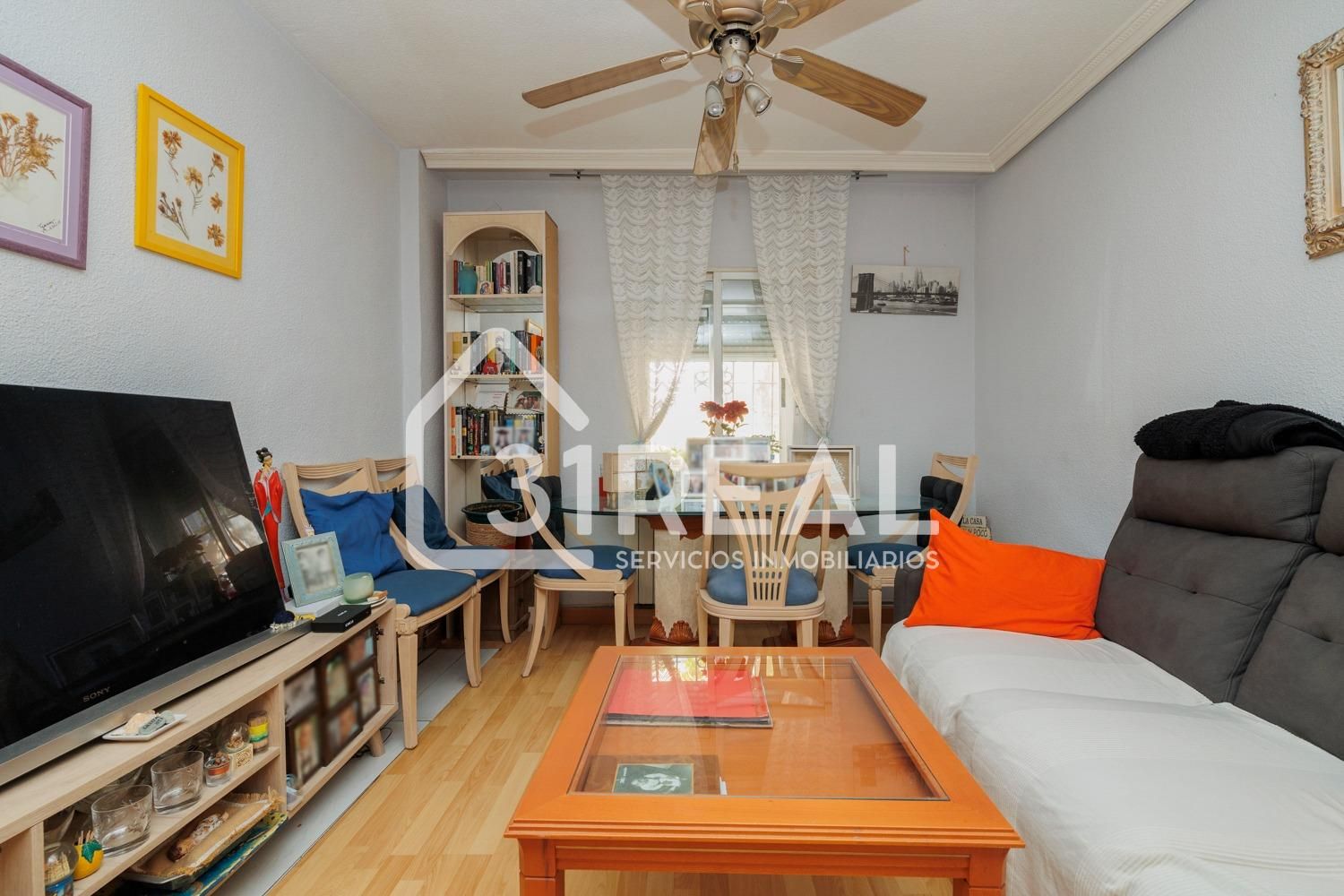 Sala d'estar de Pis en venda en  Madrid Capital amb Calefacció