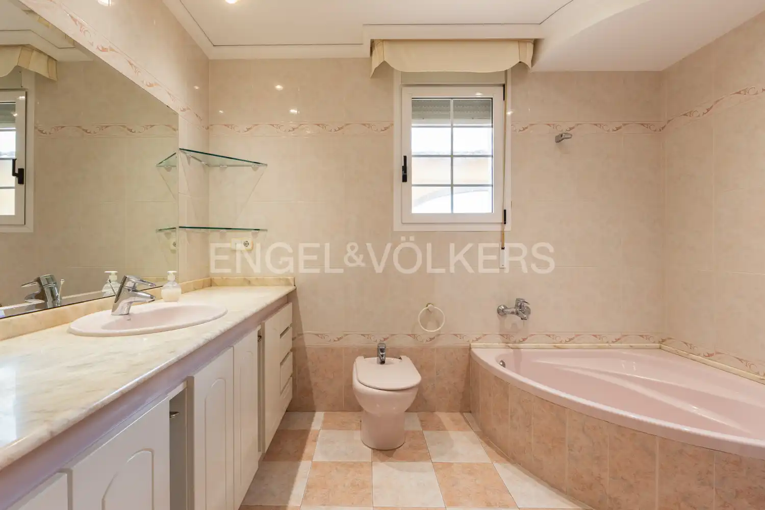 Baño de Finca rústica en venta en Piles con Aire acondicionado, Calefacción y Jardín privado