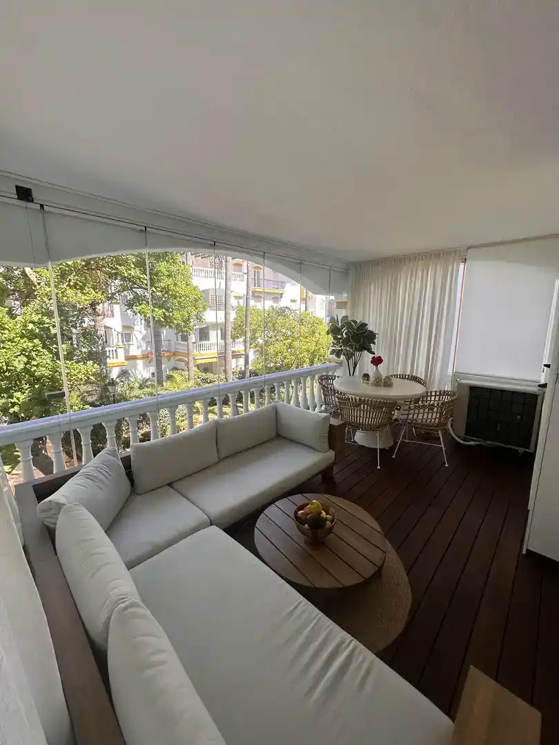 Terrassa de Pis en venda en Marbella amb Aire condicionat, Piscina i Balcó