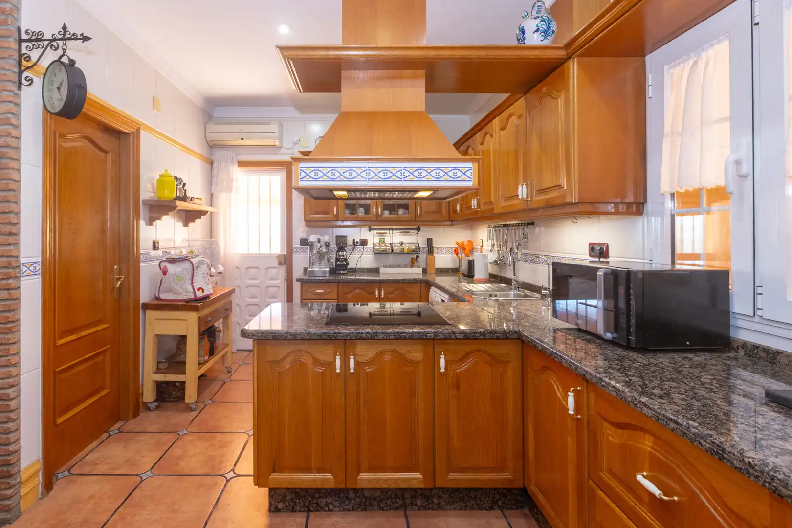 Kitchen of Houses for sale in Málaga  with Air Conditioner, Private garden and Terrace