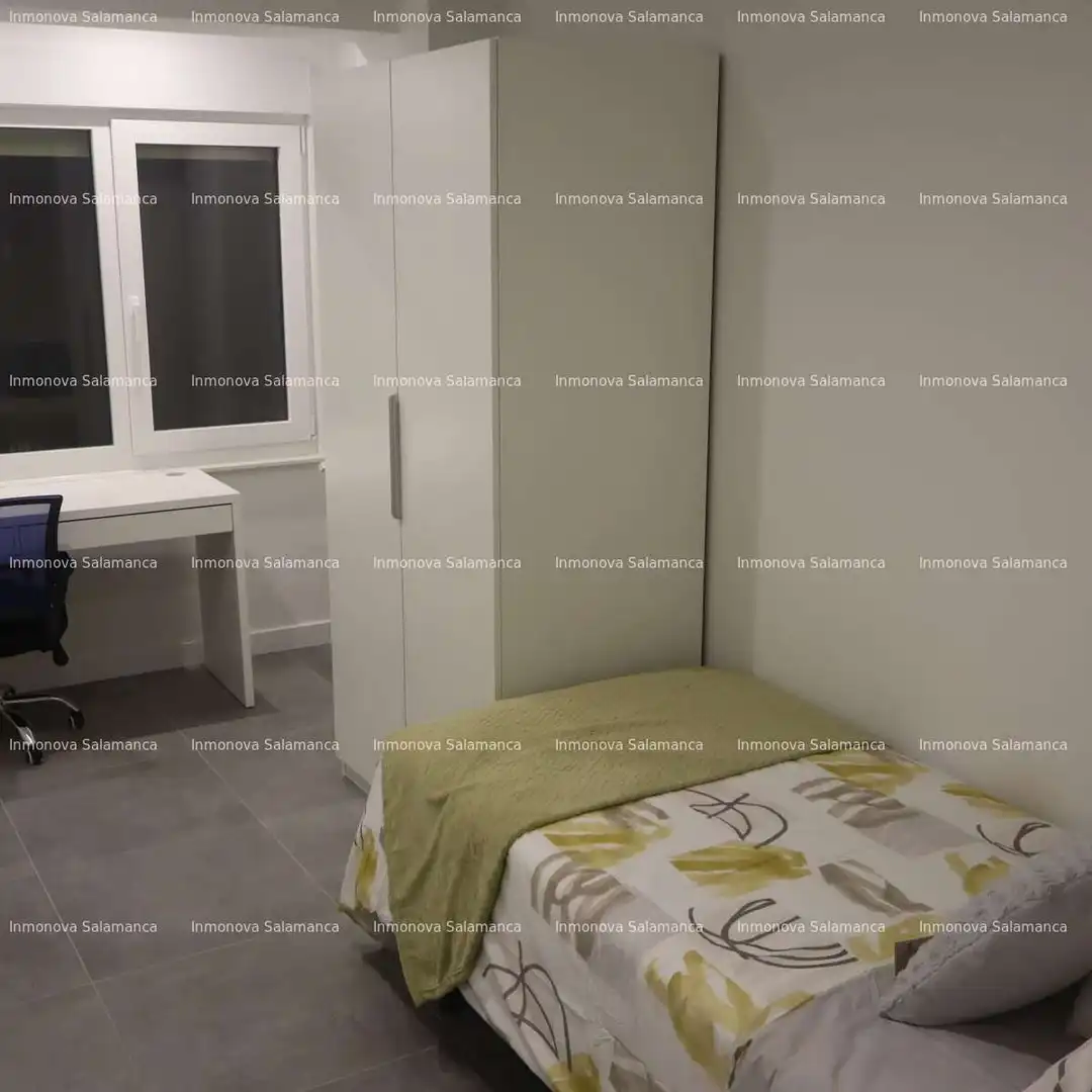 Bedroom of Flat for share in Salamanca  with Heating and Furnished