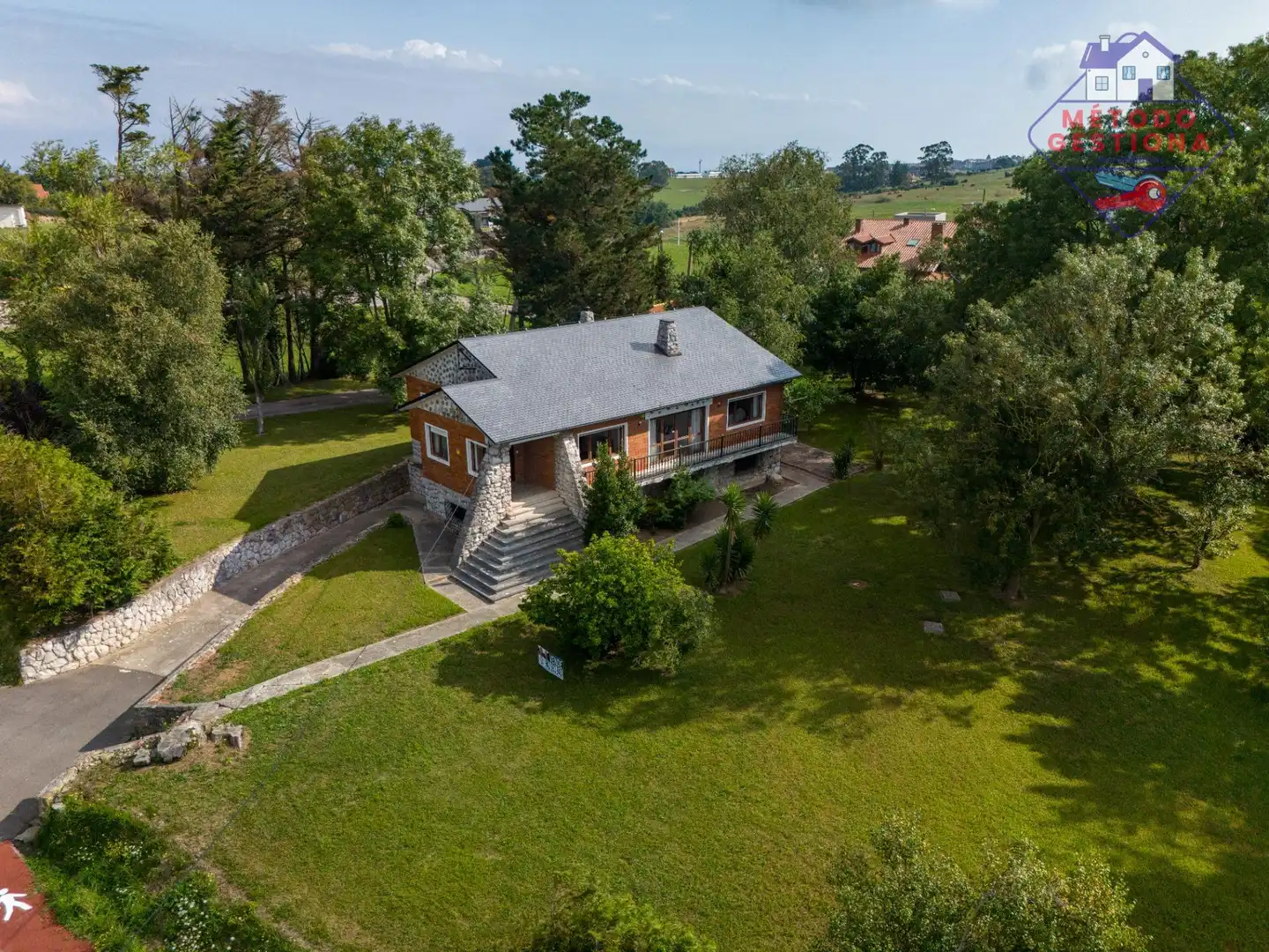 Vista exterior de Casa o chalet en venta en Suances con Calefacción, Jardín privado y Terraza