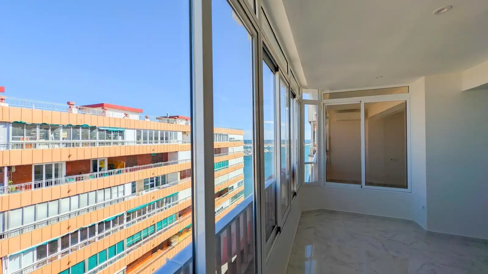 Terrassa de Àtic de lloguer amb opció a compra en Torrevieja amb Aire condicionat, Calefacció i Terrassa