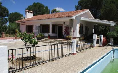 Vista exterior de Finca rústica en venda en Andújar amb Piscina