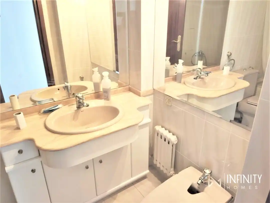 Baño de Piso de alquiler en Bilbao  con Calefacción y Terraza