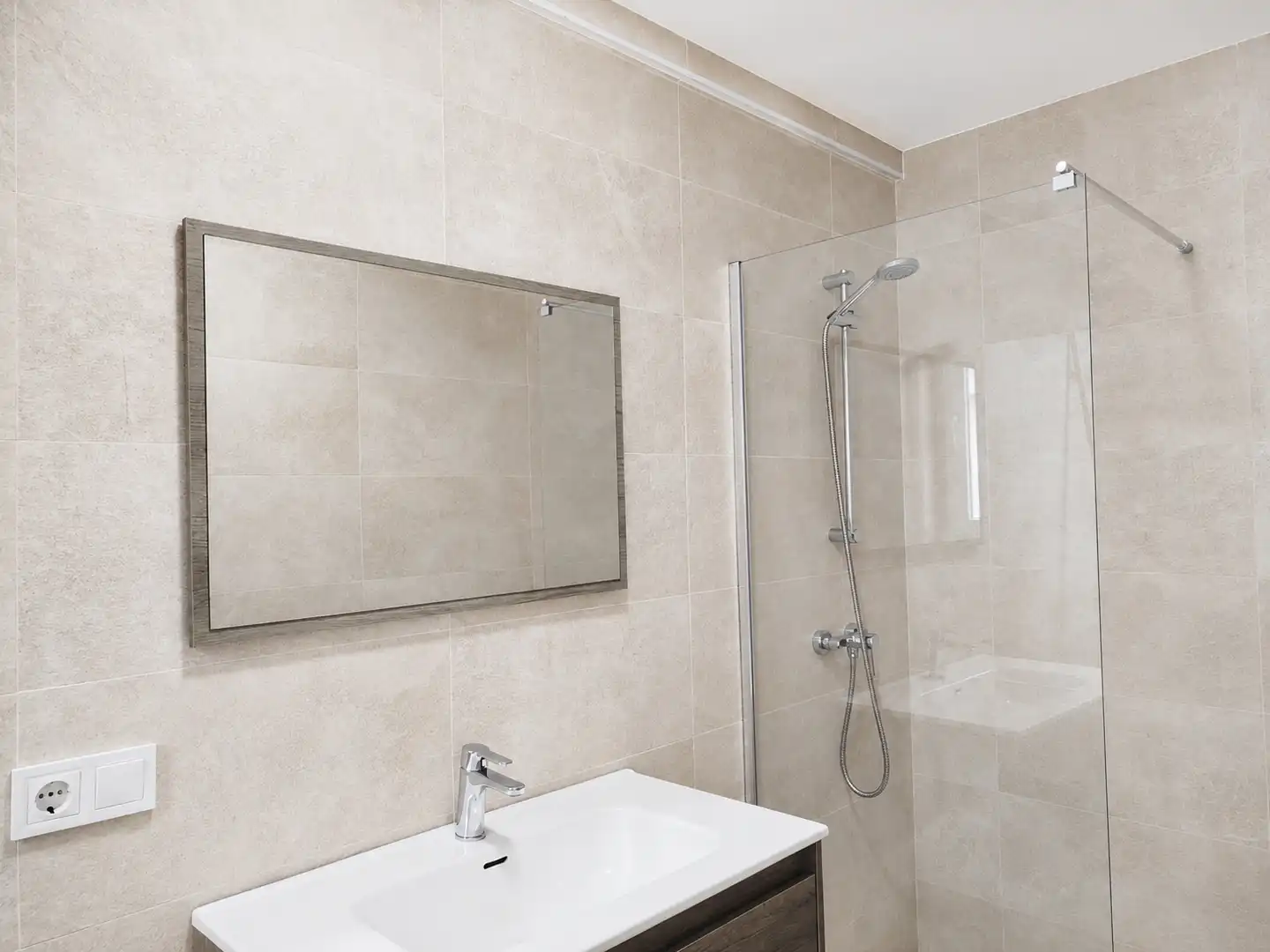 Baño de Piso de alquiler en Santander con Amueblado y Horno