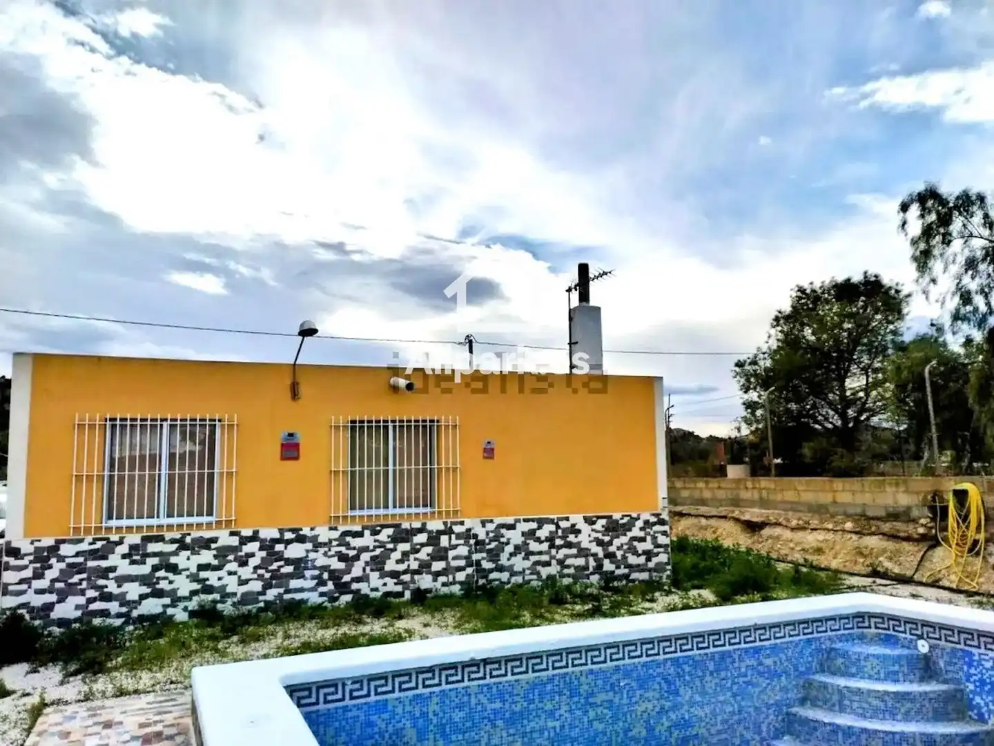 Vista exterior de Casa o chalet en venta en Alicante / Alacant con Trastero, Piscina y Amueblado