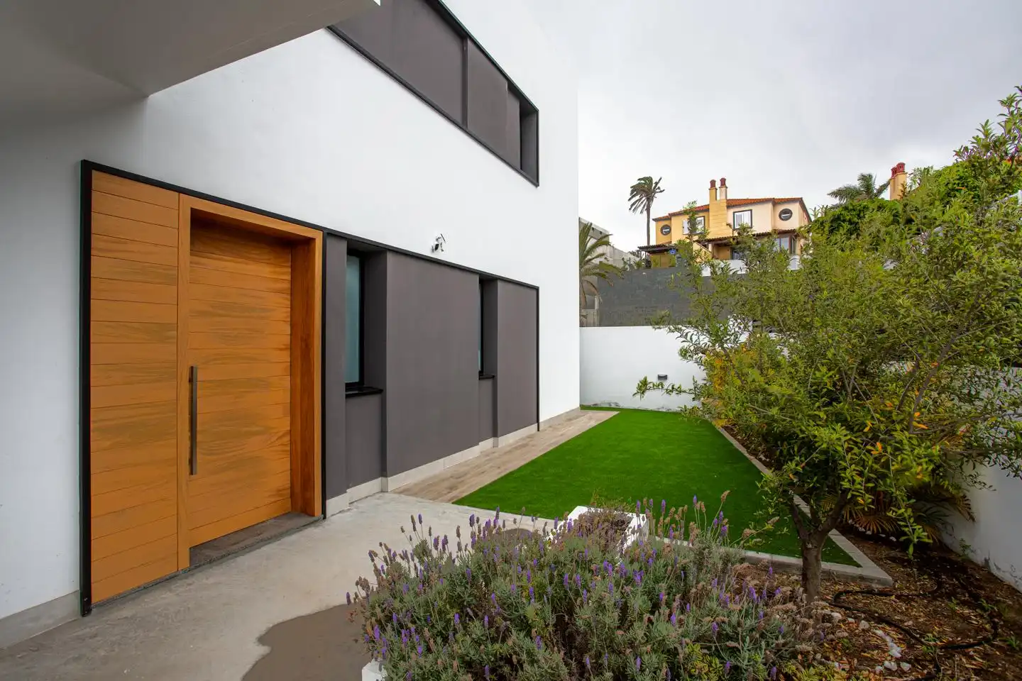 Vista exterior de Casa o chalet en venta en Las Palmas de Gran Canaria con Jardín privado, Terraza y Piscina
