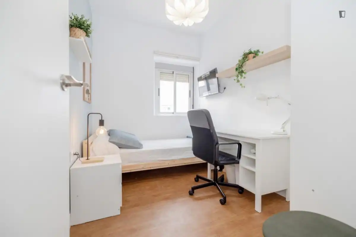 Dormitori de Apartament per a compartir en Jerez de la Frontera amb Moblat, Rentadora i Microones