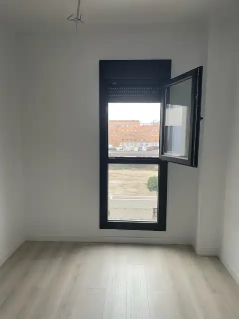 Habitación de Piso en venta en Sevilla con Aire acondicionado, Jardín privado y Trastero