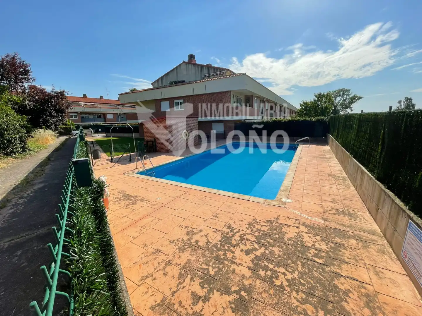 Piscina de Dúplex en venta en Castañares de Rioja con Calefacción, Parquet y Terraza
