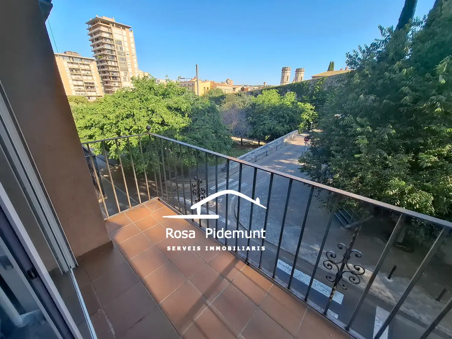 Vista exterior de Piso en venta en Girona con Aire acondicionado, Calefacción y Terraza