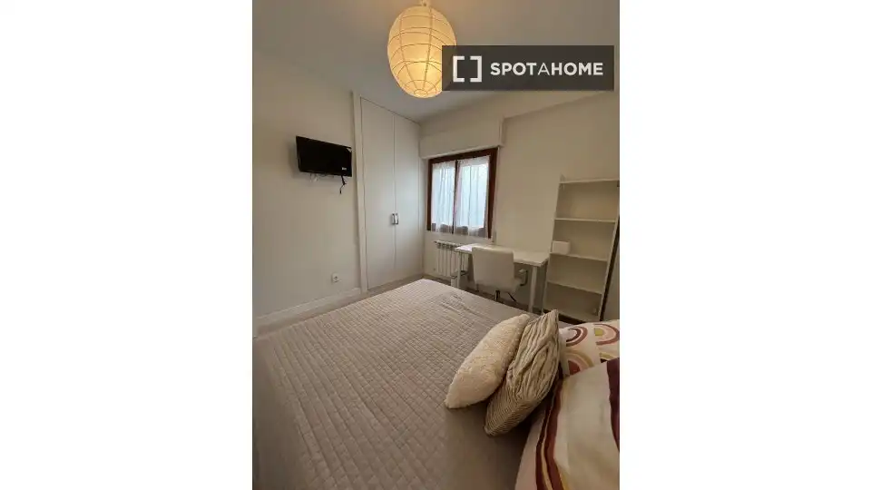 Bedroom of Flat for share in Segovia  with Air Conditioner, Heating and Furnished