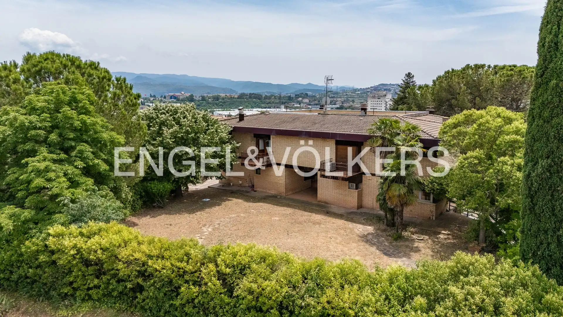 Vista exterior de Finca rústica en venda en Manresa amb Calefacció, Jardí privat i Terrassa