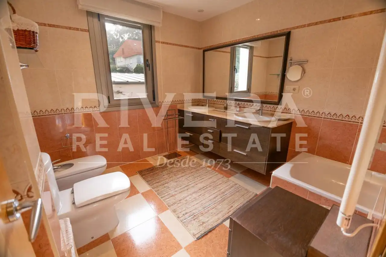 Bathroom of Detached homes for sale in Sanxenxo  with Heating, Private garden and Terrace