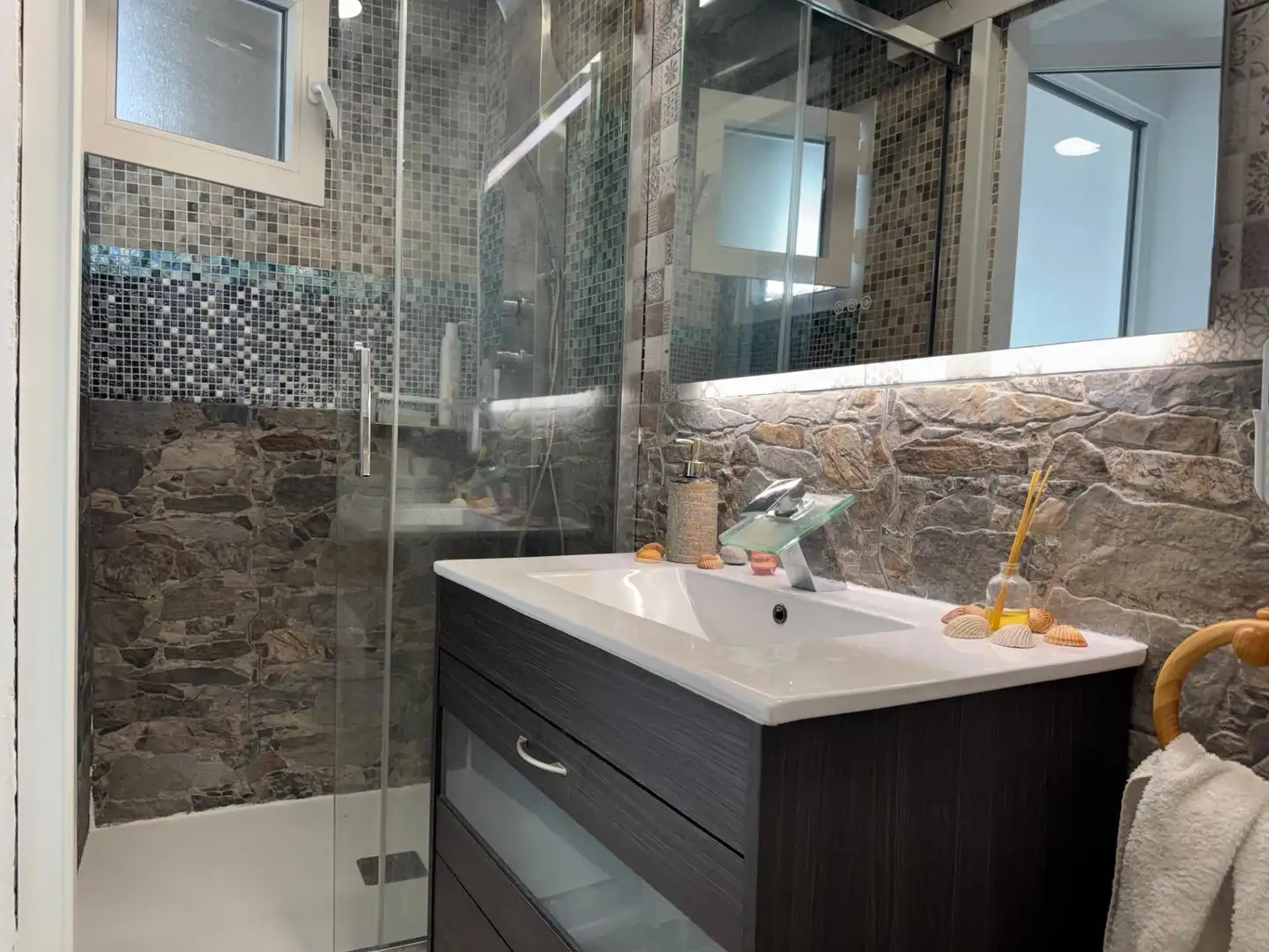 Baño de Piso de alquiler en Oliva con Aire acondicionado, Calefacción y Terraza