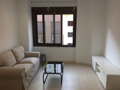 Sala d'estar de Estudi de lloguer en  Sevilla Capital amb Aire condicionat i Moblat