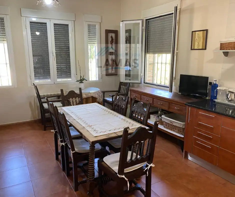 Menjador de Finca rústica en venda en Navalmoral de la Mata amb Aire condicionat, Calefacció i Jardí privat