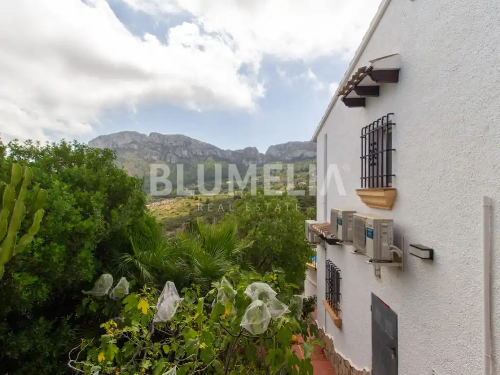 Vista exterior de Casa o xalet en venda en Dénia amb Aire condicionat, Jardí privat i Piscina