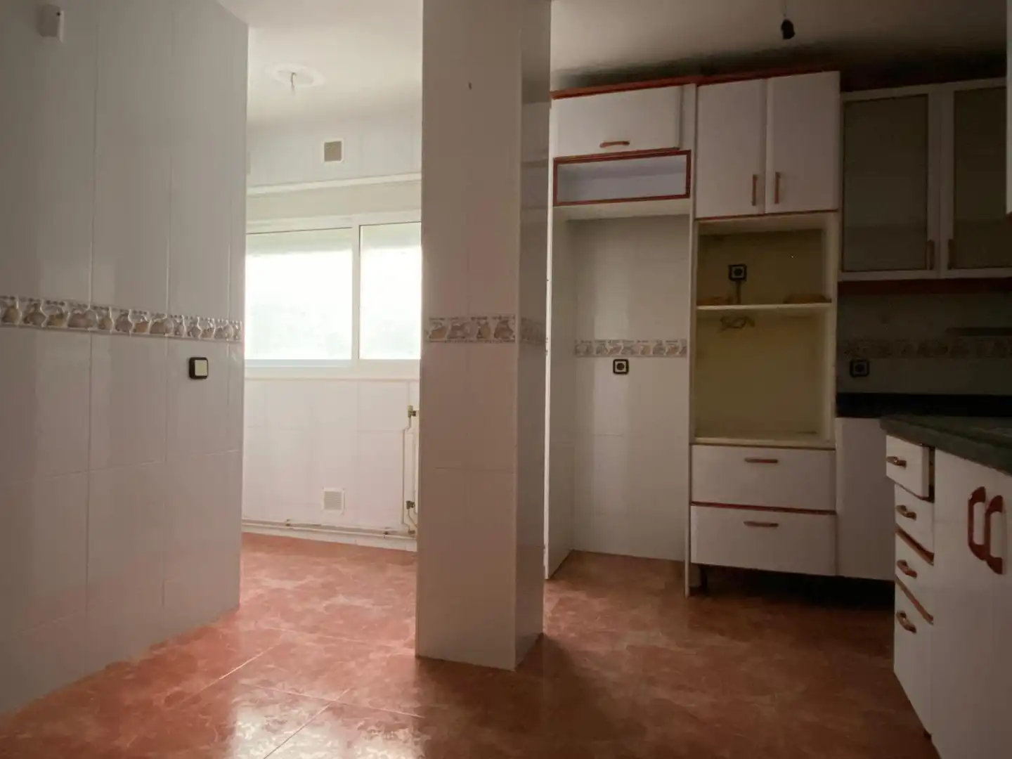 Küche von Wohnung zum Verkauf in Tarragona mit Heizung, Ofen und Balkon
