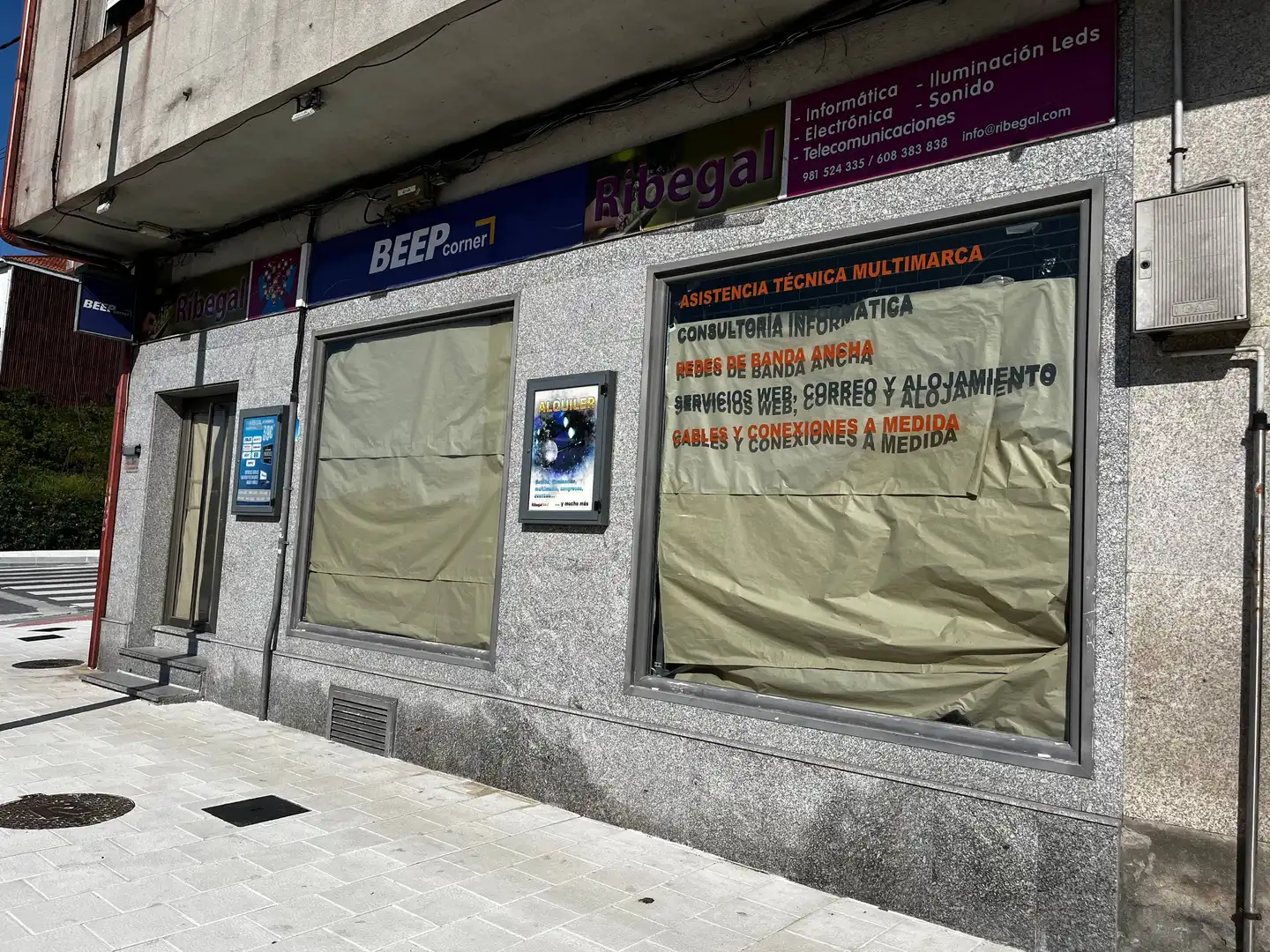 Locale commerciale in vendita a Avenida Rosalia de Castro, imagen 2