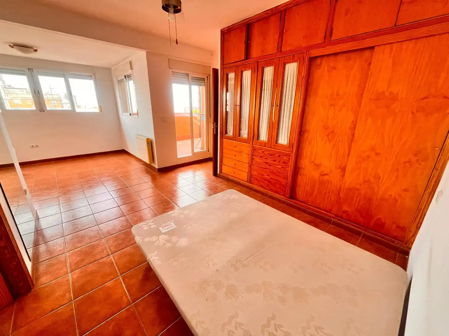Schlafzimmer von Dachboden zur Miete in Córdoba mit Klimaanlage und Terrasse