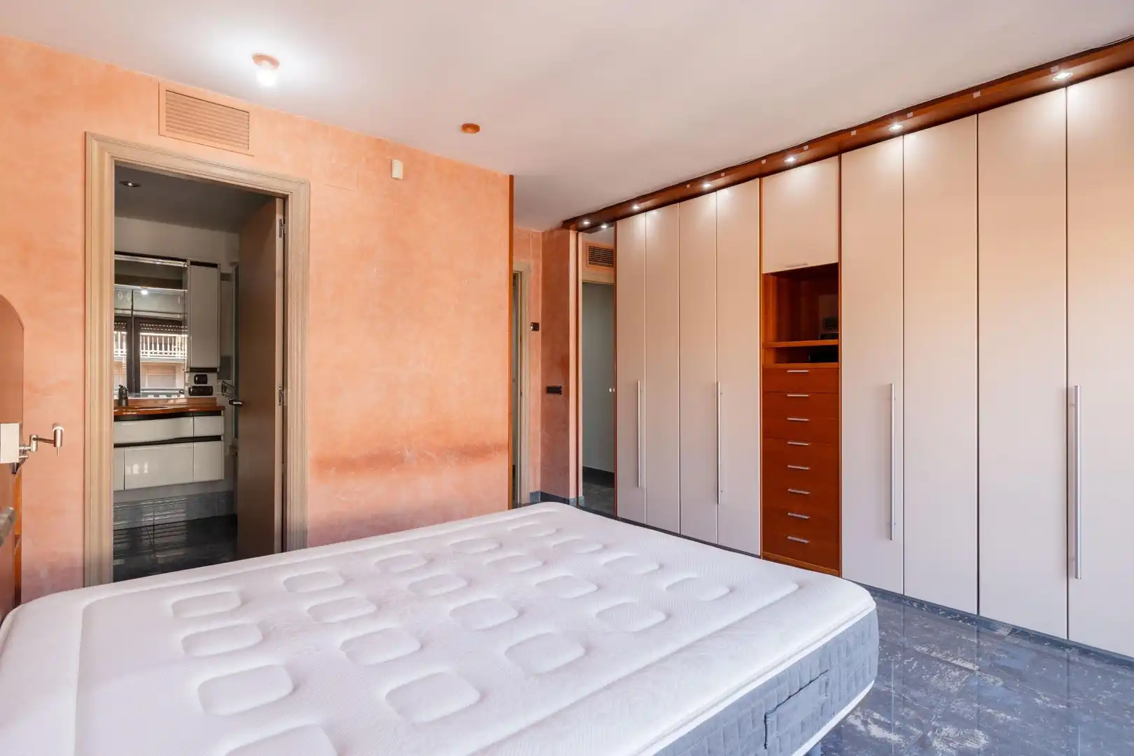 Schlafzimmer von Dachboden zum Verkauf in Manresa mit Klimaanlage, Terrasse und Abstellraum