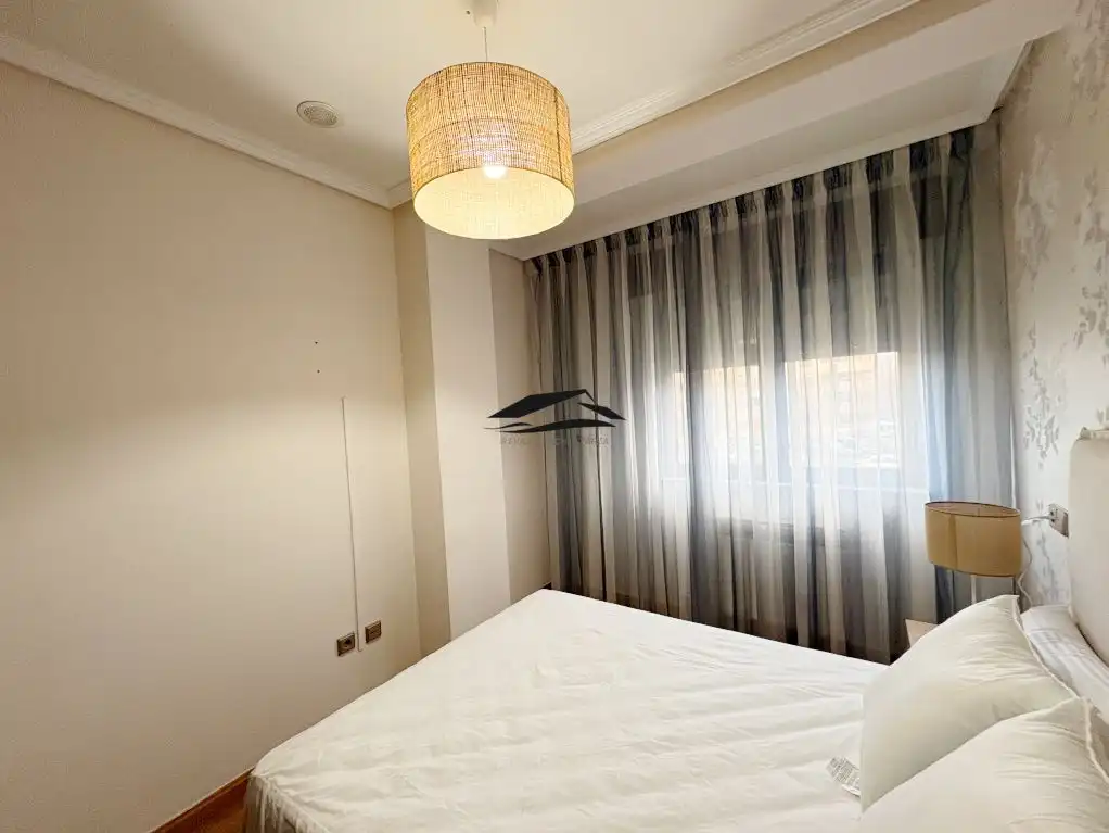 Bedroom of Flat for rent in Salamanca  with Heating, Furnished and Balcony