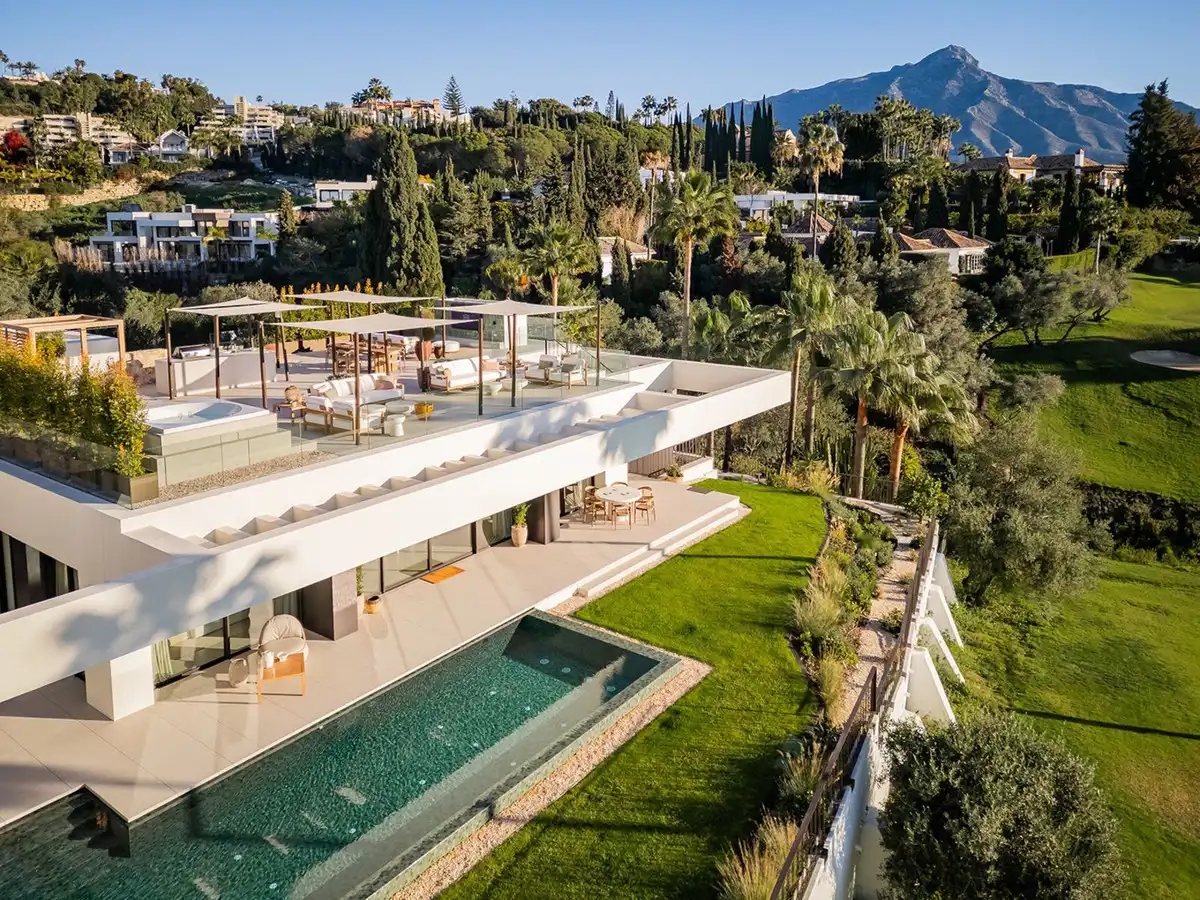 Villa mit Pool zum Verkauf in Nueva Andalucía