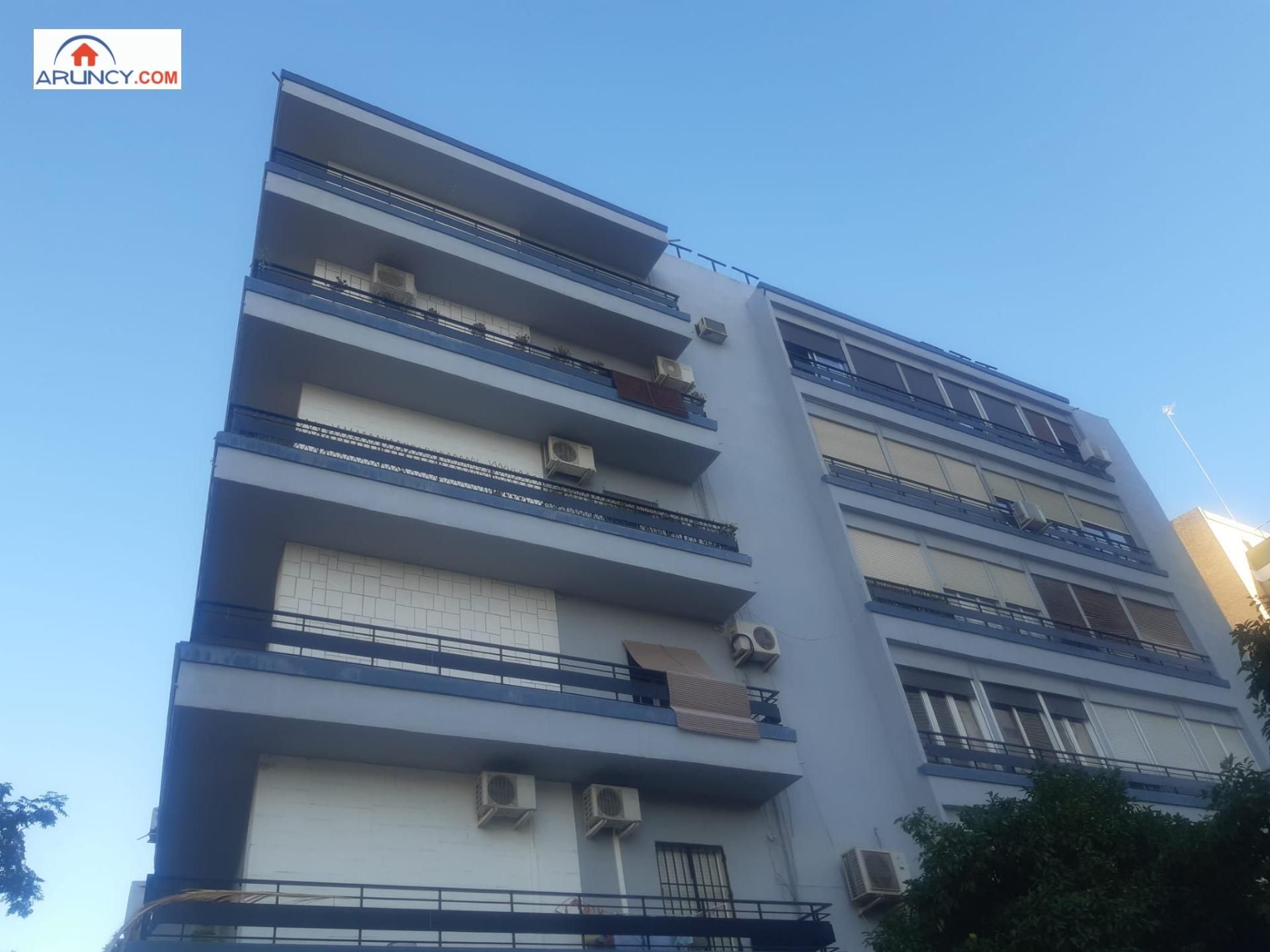 Vista exterior de Piso en venta en  Sevilla Capital