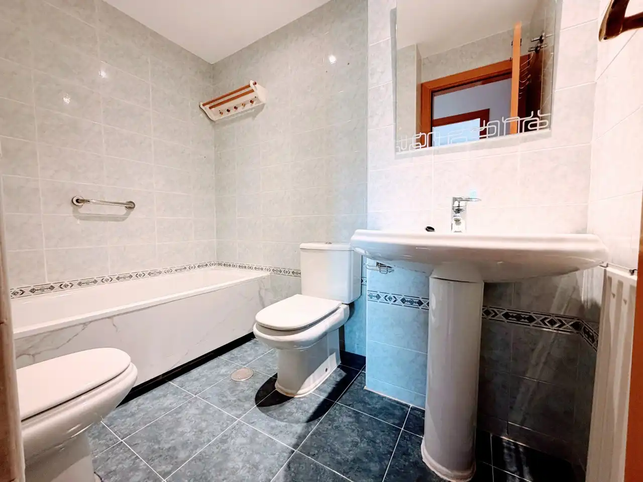 Bathroom of Flat for rent in Boadilla del Monte  with Heating, Parquet flooring and Terrace