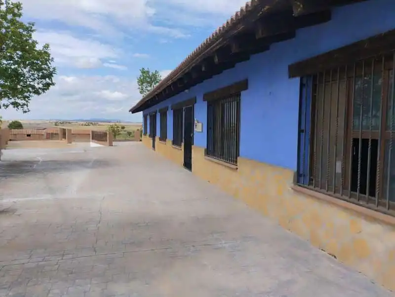 Vista exterior de Local en venta en Romanos