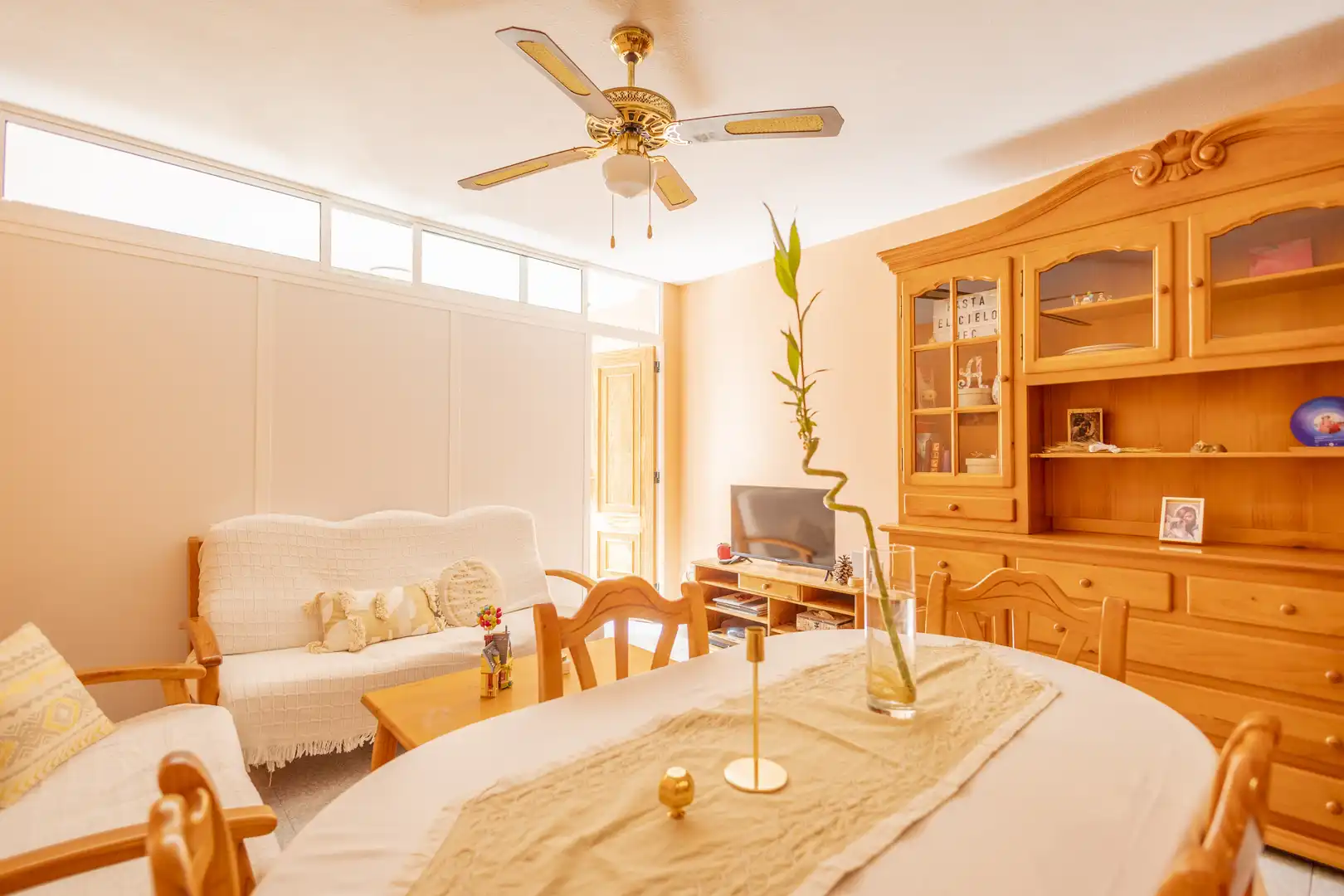 Living room of Flat for sale in Guía de Isora  with Terrace and Furnished