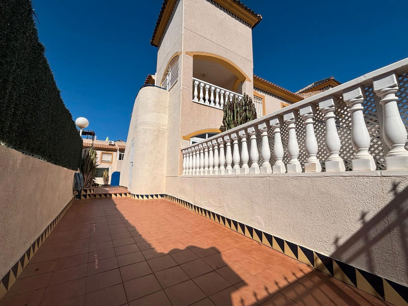 Vista exterior de Casa o xalet en venda en Torrevieja amb Moblat