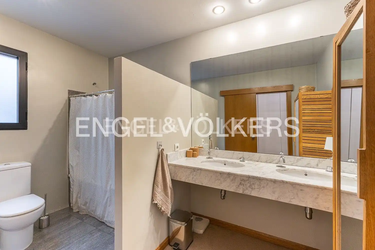 Bathroom of Flat for sale in Valencia  with Air Conditioner, Heating and Parquet flooring