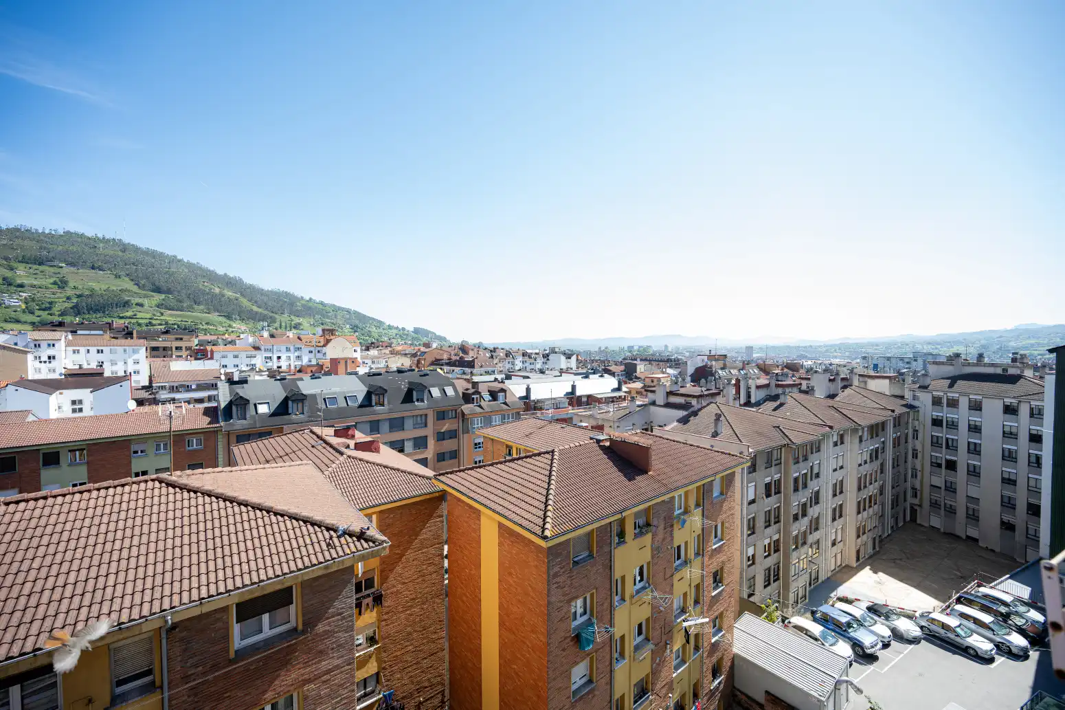 Vista exterior de Piso en venta en Oviedo  con Calefacción, Parquet y Trastero