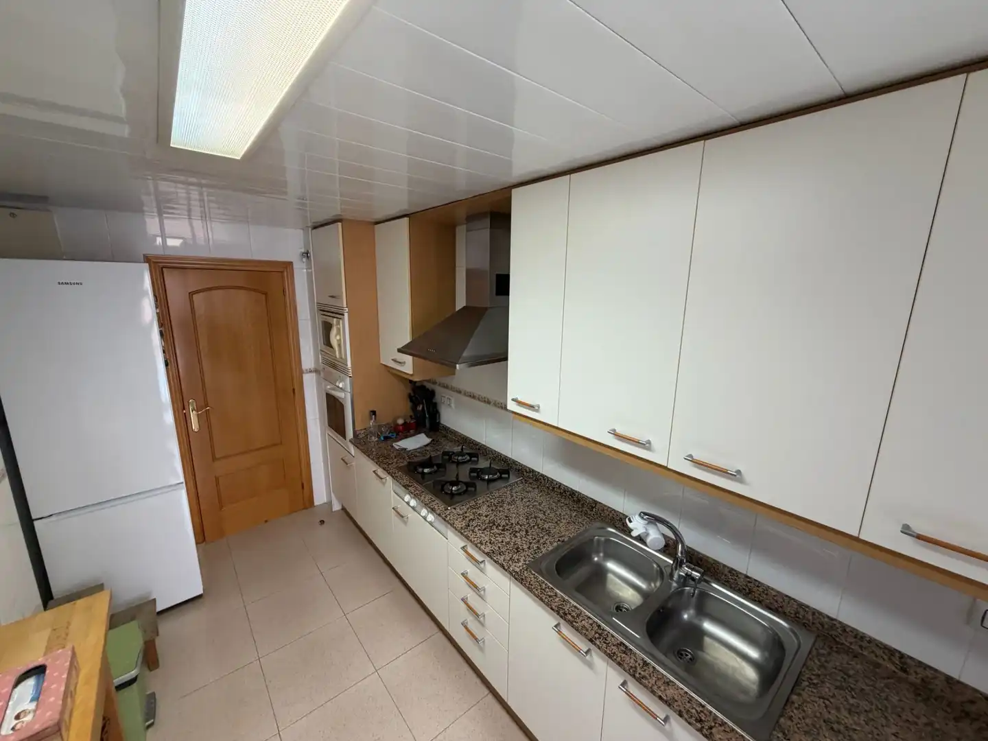 Cocina de Piso en venta en Sant Boi de Llobregat con Calefacción, Terraza y Amueblado