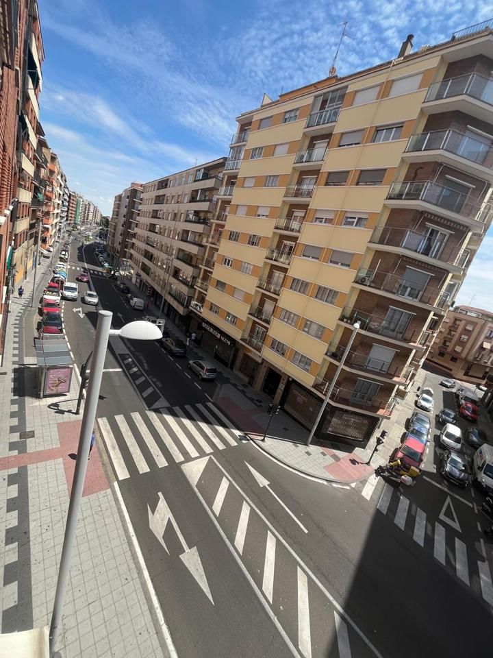 Vista exterior de Piso en venta en Salamanca Capital con Calefacción y Balcón